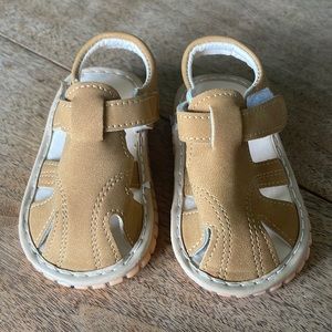 Toddler kids size 4 squeaking sandal